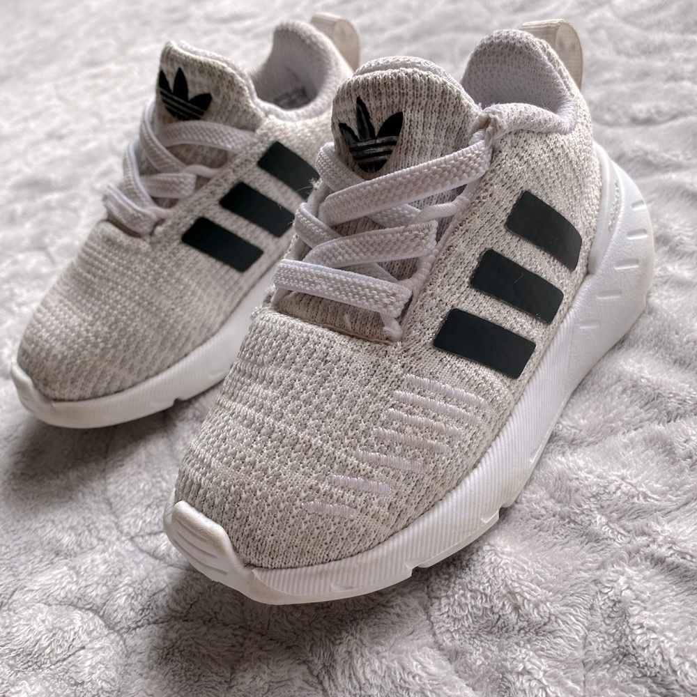 Adidas Originals unisex Baby Swift Run White/Black/Gray 5K